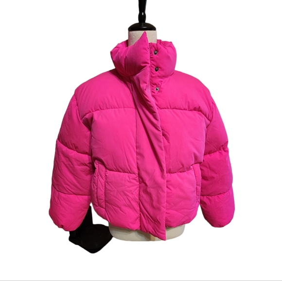 New with tags!! Pink puffer jacket - Picture 2 of 4